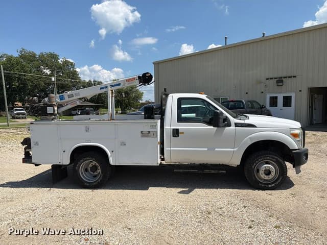 Image of Ford F-350 equipment image 3