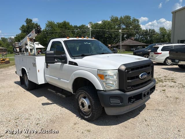 Image of Ford F-350 equipment image 2