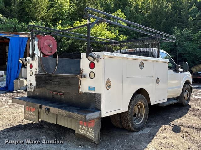 Image of Ford F-350 equipment image 4