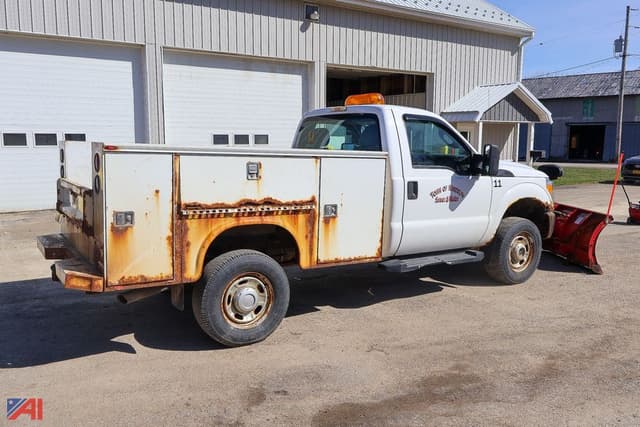 Image of Ford F-350 equipment image 4