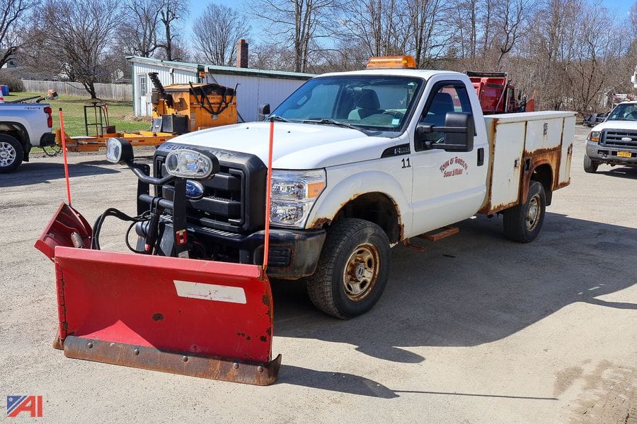 2011 Ford F-350 Equipment Image0