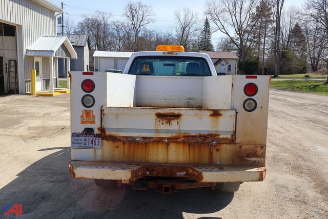 Image of Ford F-350 equipment image 3