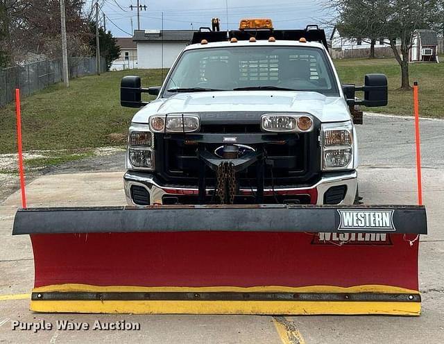 Image of Ford F-350 equipment image 1