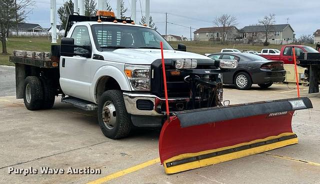 Image of Ford F-350 equipment image 2