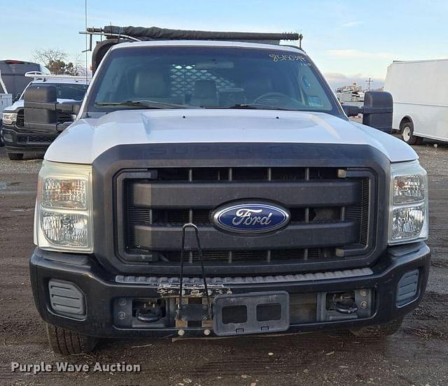 Image of Ford F-350 equipment image 1