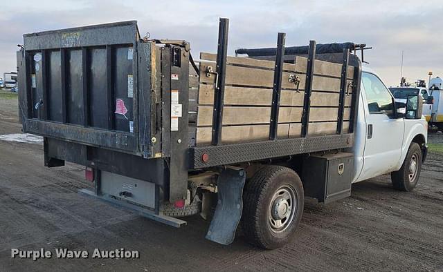 Image of Ford F-350 equipment image 4