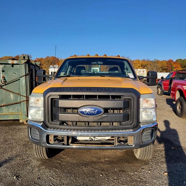 Image of Ford F-350 equipment image 1