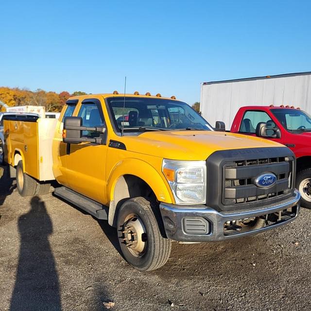 Image of Ford F-350 equipment image 2