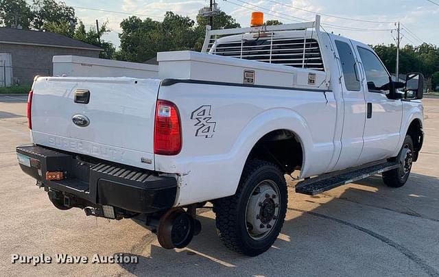 Image of Ford F-350 equipment image 4