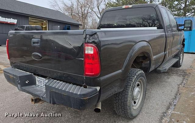 Image of Ford F-350 equipment image 4