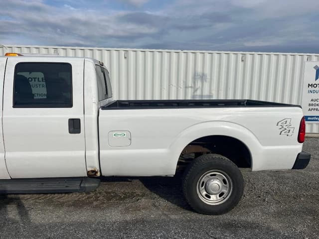 Image of Ford F-350 equipment image 4