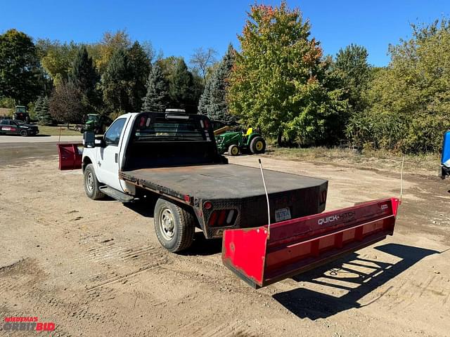 Image of Ford F-350 equipment image 2