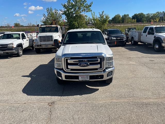 Image of Ford F-350 equipment image 2