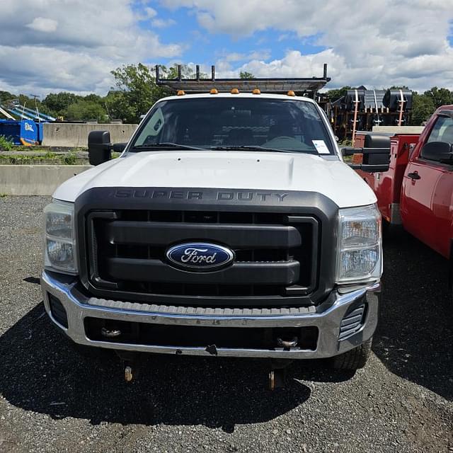 Image of Ford F-350 equipment image 1