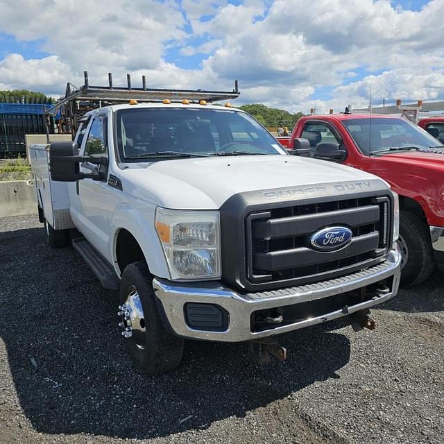 Image of Ford F-350 equipment image 2