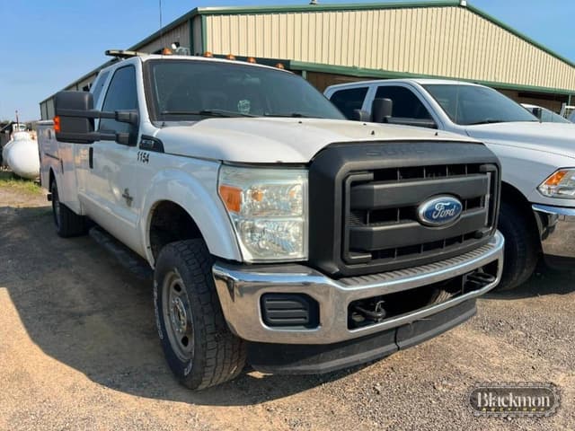 Image of Ford F-350 equipment image 2