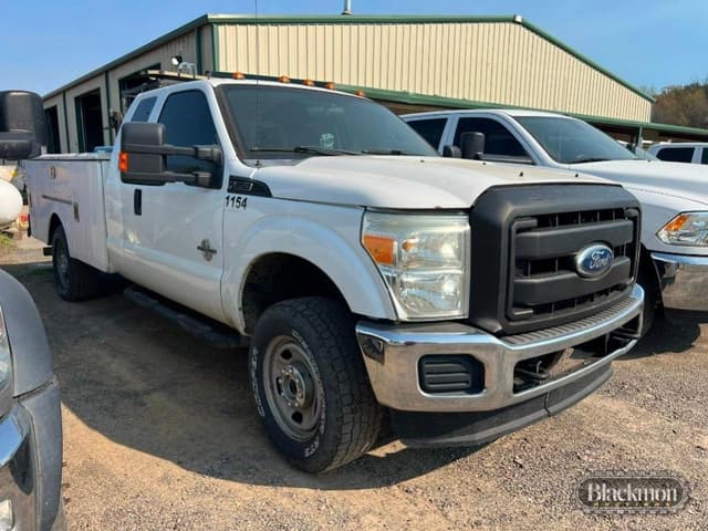 Image of Ford F-350 equipment image 3