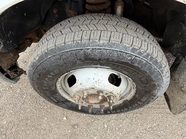 Image of Ford F-350 equipment image 3