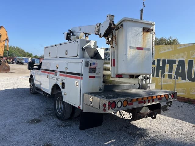 Image of Ford F-350 equipment image 1