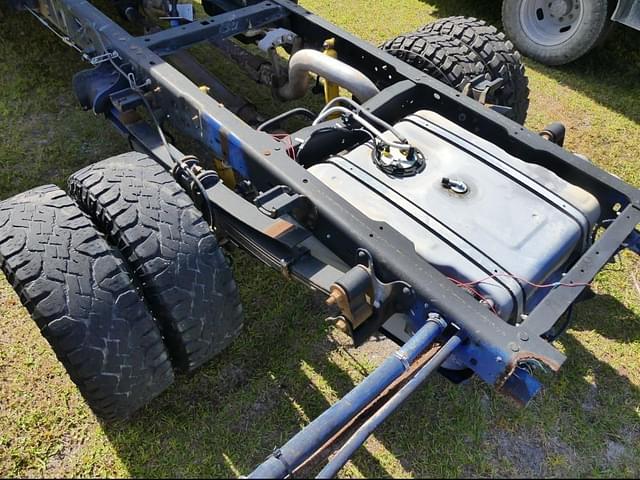 Image of Ford F-350 equipment image 4