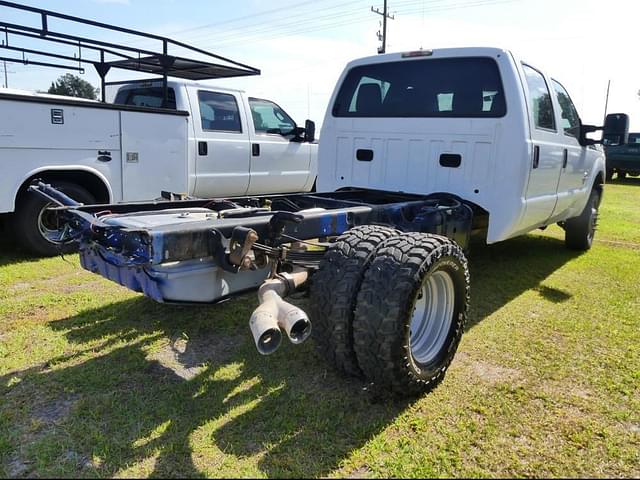 Image of Ford F-350 equipment image 2