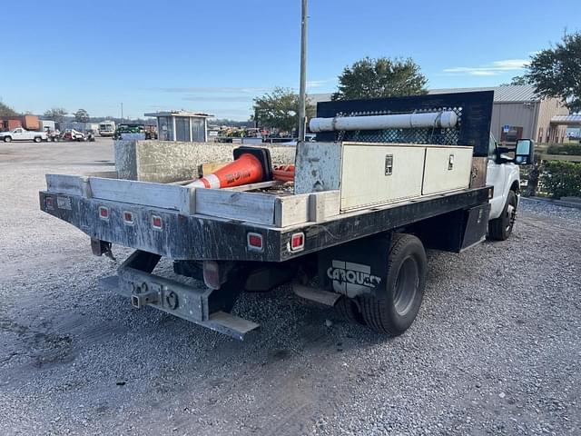 Image of Ford F-350 equipment image 2