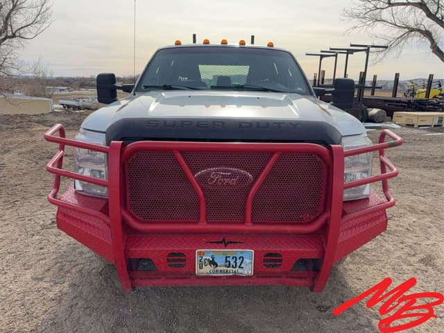 Image of Ford F-350 equipment image 2