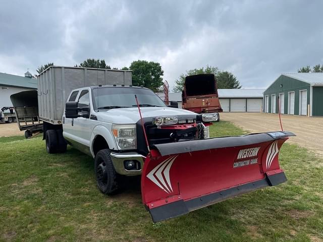 Image of Ford F-350 equipment image 2