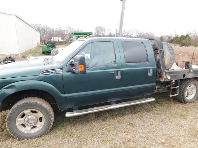 Image of Ford F-350 equipment image 4