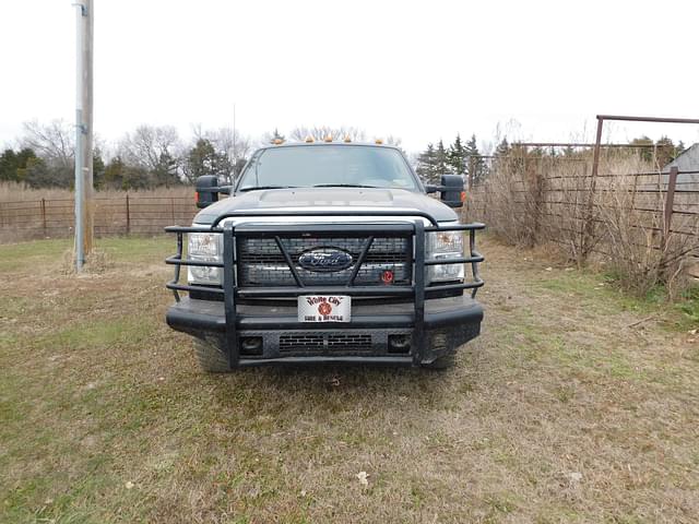 Image of Ford F-350 equipment image 2