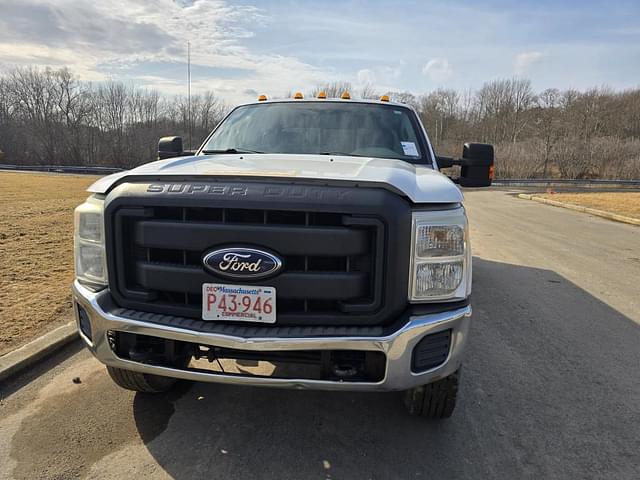 Image of Ford F-350 equipment image 1