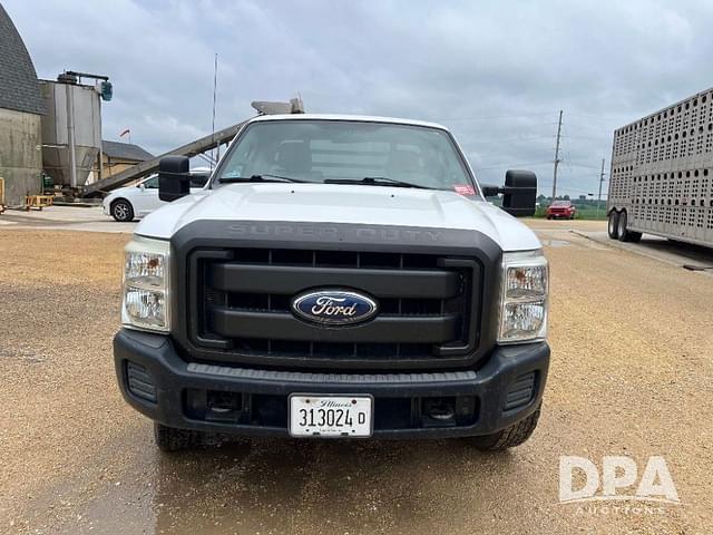 Image of Ford F-350 equipment image 2