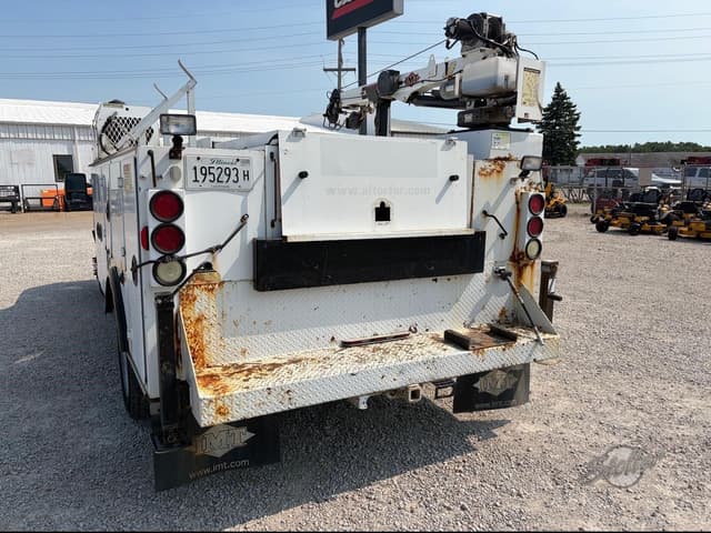Image of Ford F-450 equipment image 4