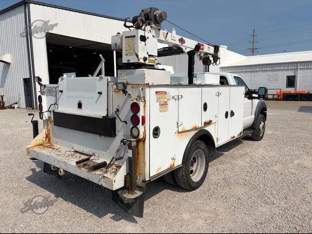 Image of Ford F-450 equipment image 2