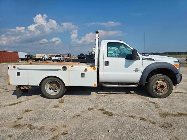 Image of Ford F-450 equipment image 4