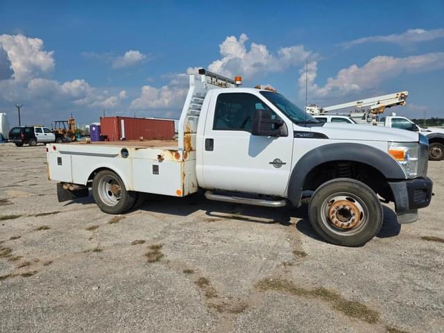 Image of Ford F-450 equipment image 3