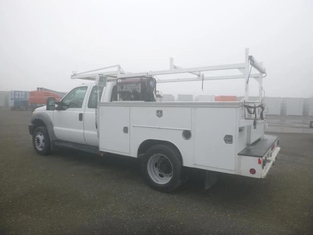Image of Ford F-450 equipment image 3
