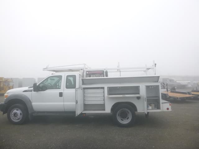 Image of Ford F-450 equipment image 4