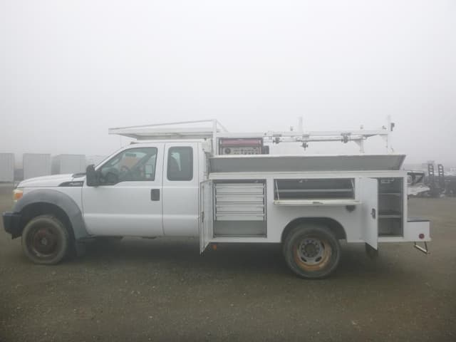 Image of Ford F-450 equipment image 4