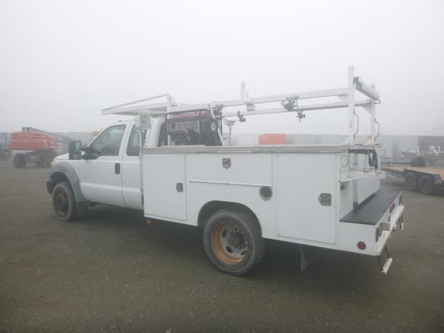 Image of Ford F-450 equipment image 3