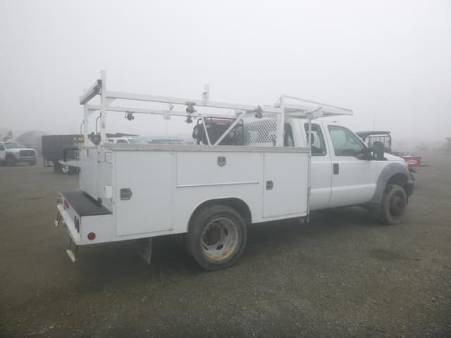 Image of Ford F-450 equipment image 2