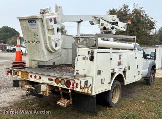 Image of Ford F-450 equipment image 4