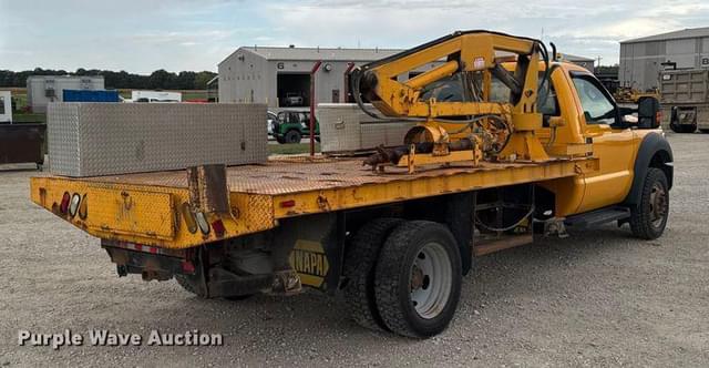 Image of Ford F-450 equipment image 4
