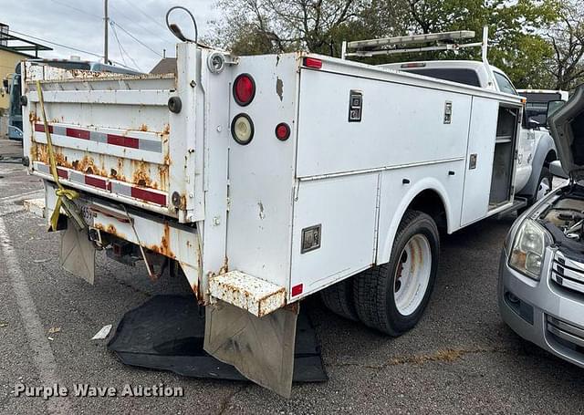 Image of Ford F-450 equipment image 3