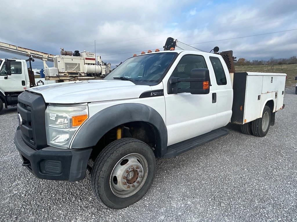 Image of Ford F-450 Primary image