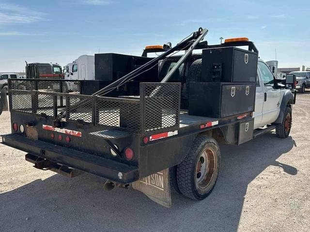 Image of Ford F-550 equipment image 2