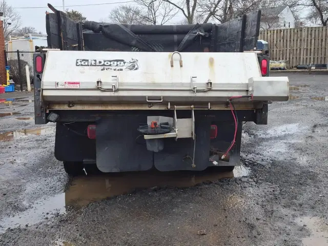 Image of Ford F-550 equipment image 3