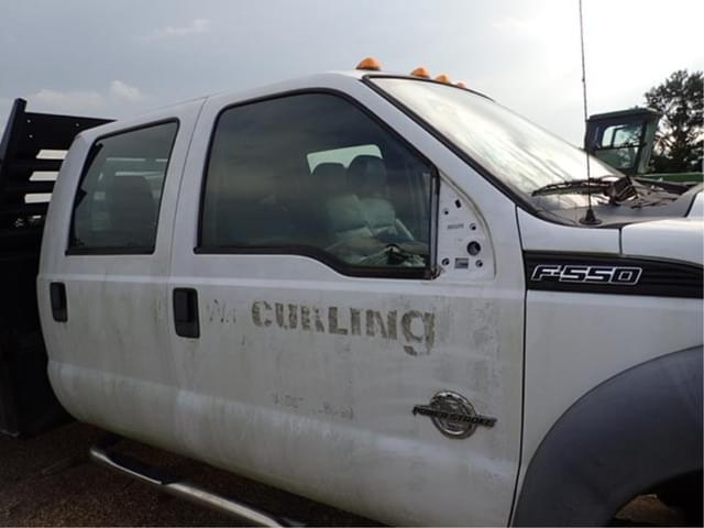 Image of Ford F-550 equipment image 4