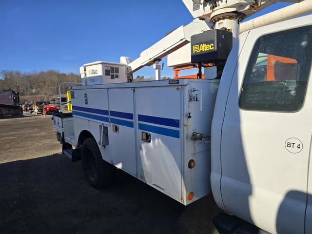 Image of Ford F-550 equipment image 4
