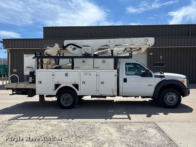 Image of Ford F-550 equipment image 3